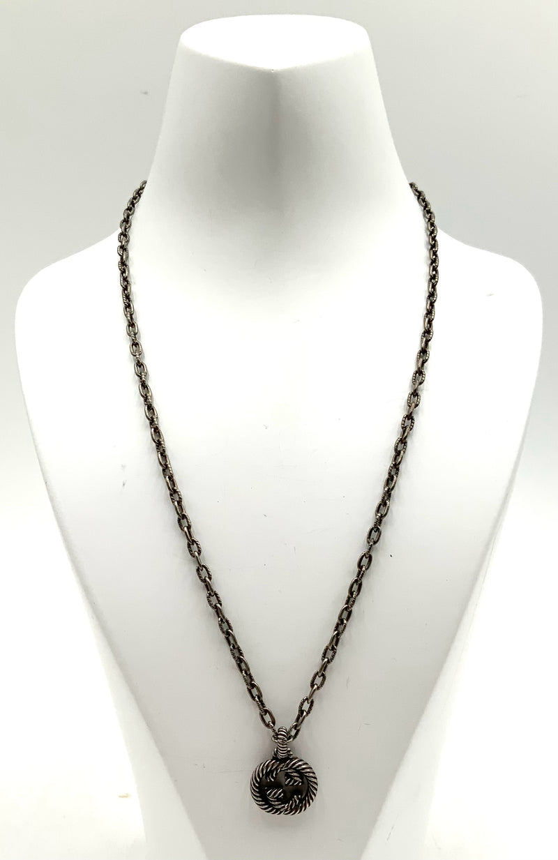 GUCCI Sterling Silver Ribbed Interlocking GG Pendant Necklace