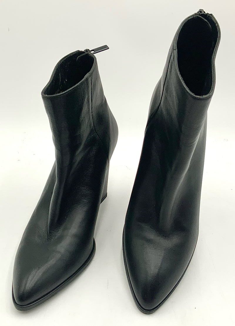 STUART WEITZMAN Black Leather Pointed Bedford Ankle Boots 9