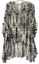 PATRIZIA LUCA Black/White Tribal Print Hi/Lo S/S Top