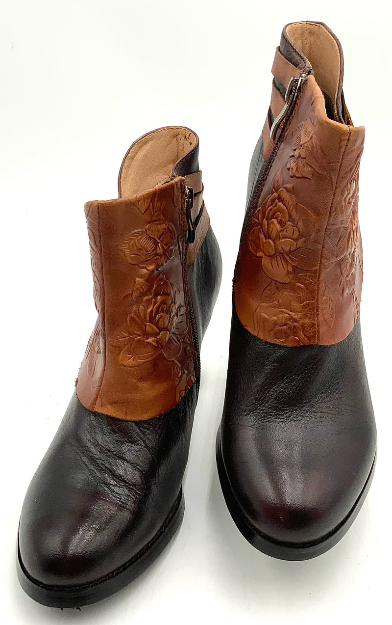 L'ARTISTE Brown Tan Tooled Leather H/H Lora Ankle Boots 39