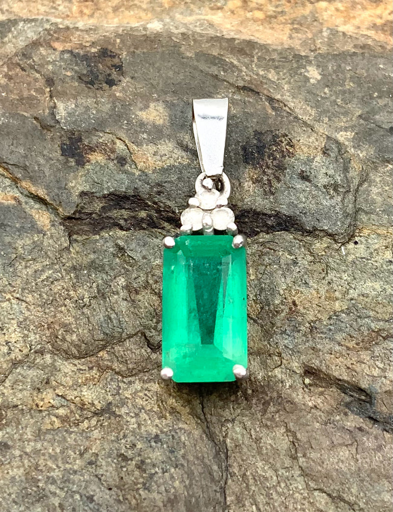 18kt Gold, Diamond & Emerald Pendant