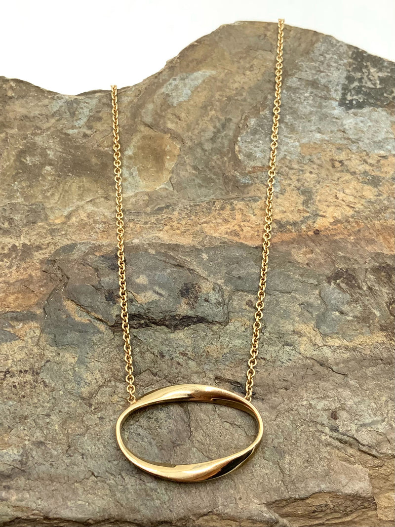 14kt Gold Necklace w/Oval Pendant