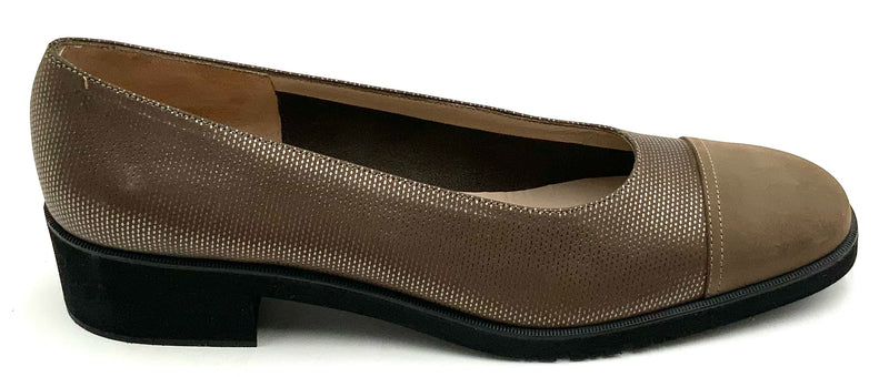 FERRAGAMO Olive Textured Leather Nubuck Cap Toe Pumps 8B