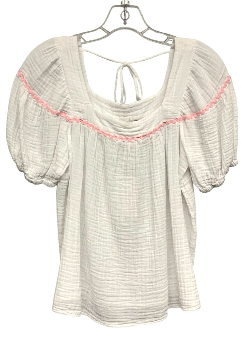 STARK White Crinkle Cotton w/Pink Ric Rac S/S Top