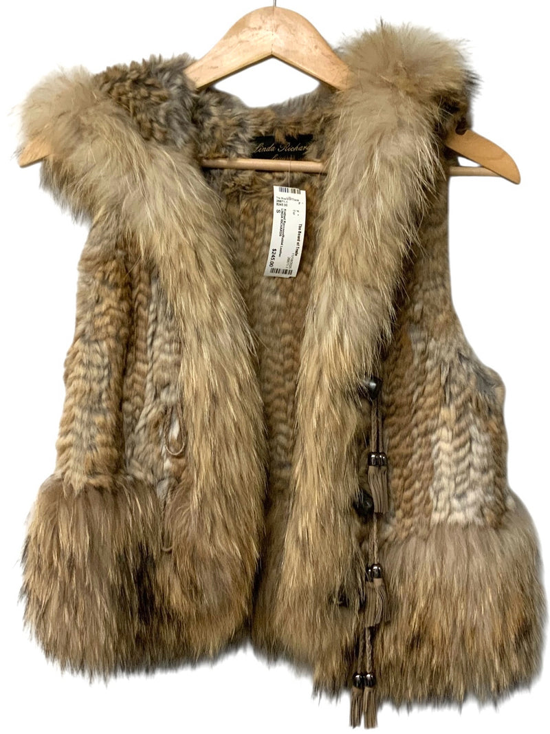 LINDA RICHARDS Knitted Raccoon/Rabbit Leather Tassel/Antler Toggle Hooded Vest