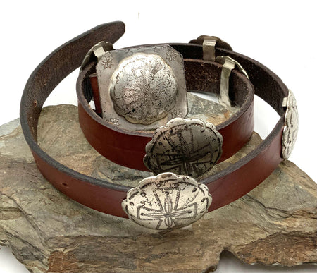 RALPH LAUREN Vintage Brown Leather Silvertone Etched Concha Belt S