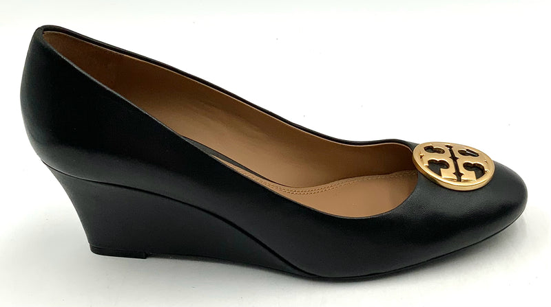 TORY BURCH Black Leather Logo Round Toe Wedge Pumps 11