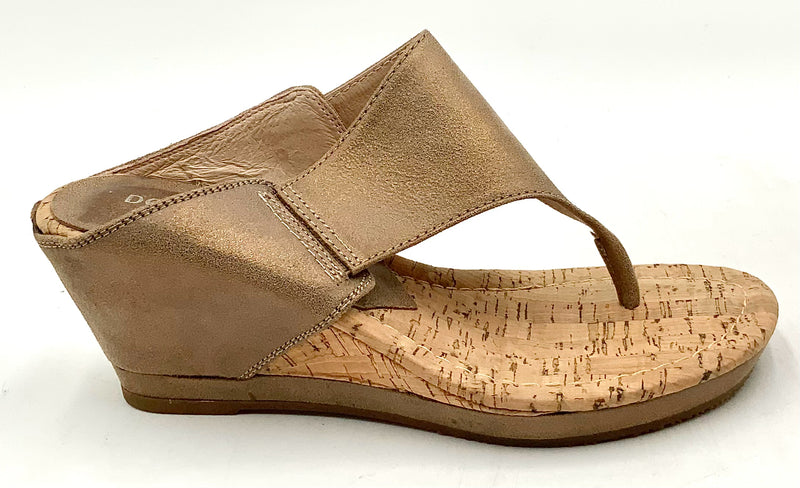 DONALD PLINER Tan Metallic/Cork Thong Wedge "Malonet"  Sandals 7