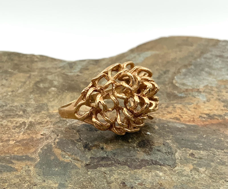 10kt Gold Ring w/3D Loop Motif