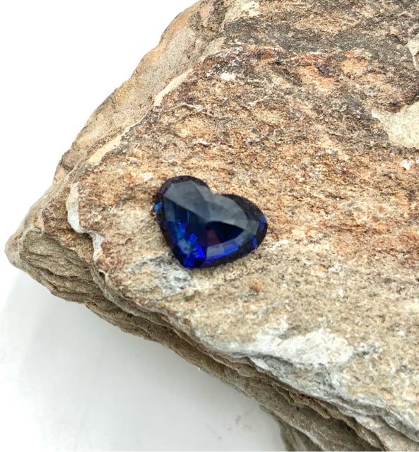 Synthetic Heart-Shaped Sapphire - One Parcel of 1 Loose Stone