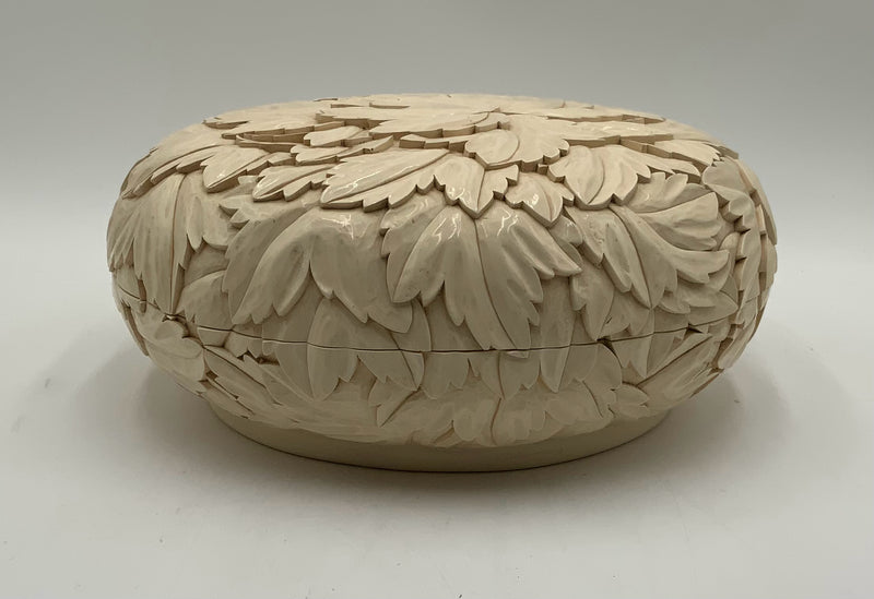 Robert Kuo Round Lacquer Leaf Box