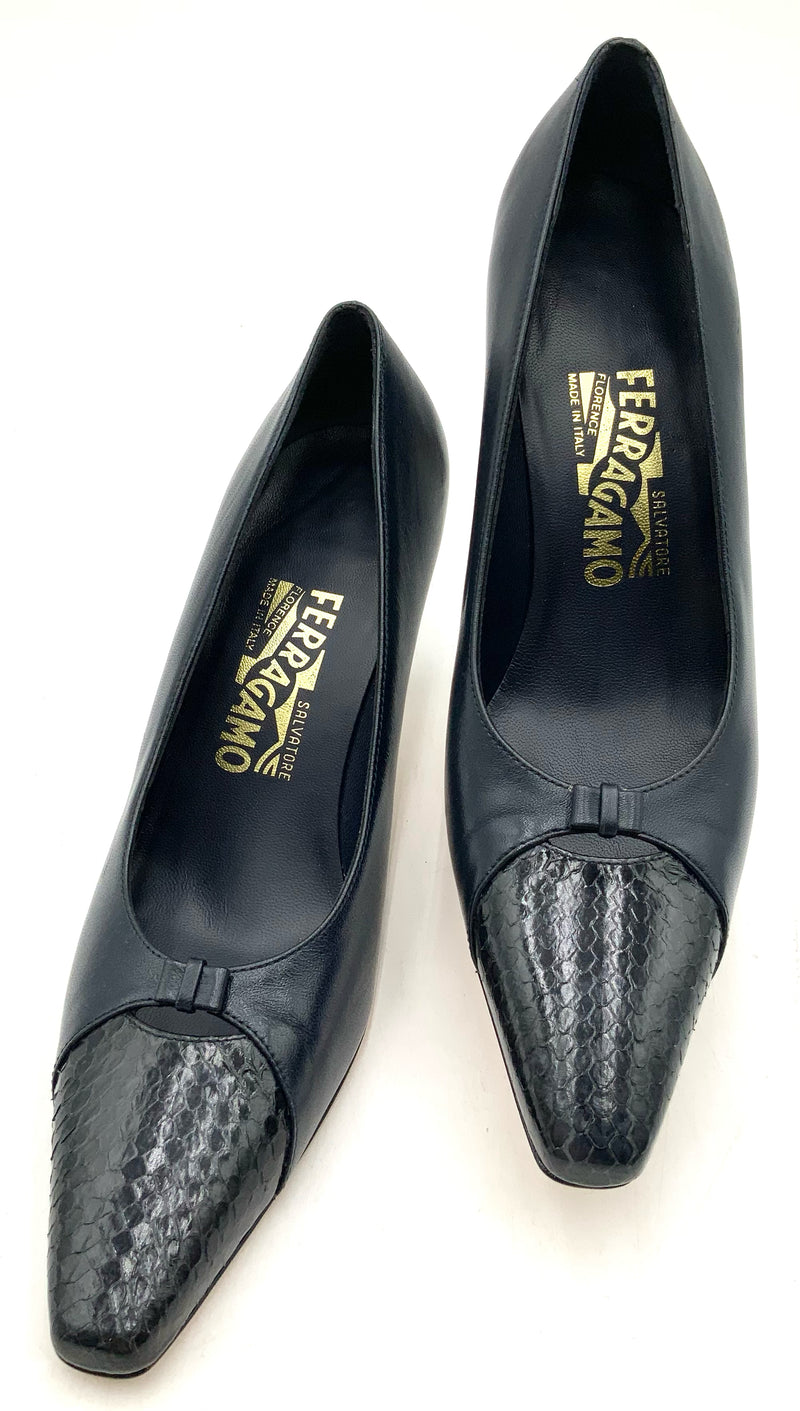 SALVATORE FERRAGAMO Navy Leather Reptile Accent Pointed Toe Pumps 7.5