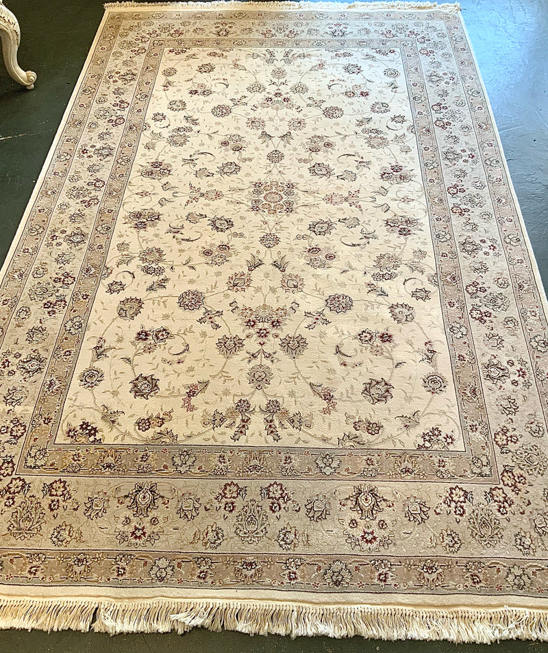 Handmade Wool Area Rug with Gray Floral Design 6'wx9.5'