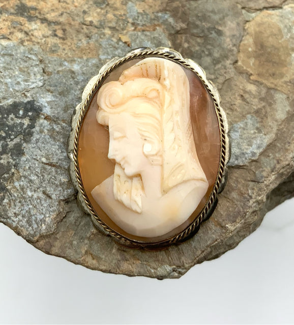 Silvertone Metal Carved Shell Cameo Pendant/Brooch