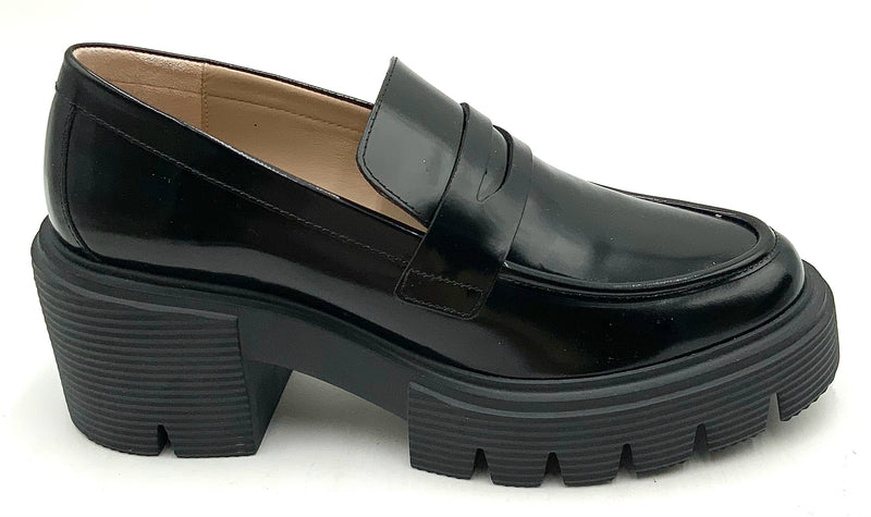 STUART WEITZMAN Black Lea Lug Sole "Soho" Loafer 7