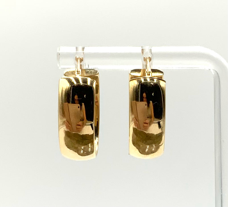18kt Gold Oval Hoop Earrings