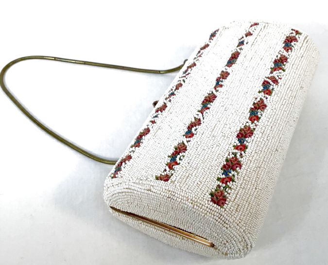 WALBORG Vintage Ivory Beaded Floral Needlepoint Kisslock Chain Bag