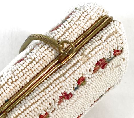 WALBORG Vintage Ivory Beaded Floral Needlepoint Kisslock Chain Bag