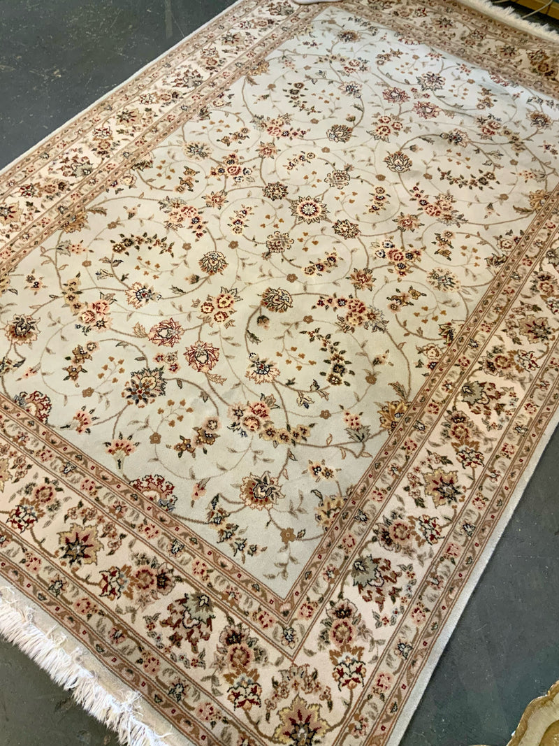Handmade Neutral Rug with Floral Design 5.8'x9'