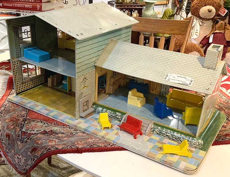 Mid Century Marx Tin Dollhouse With Furniture