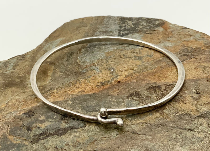 JAMES AVERY Retired Hammered Oval Bracelet