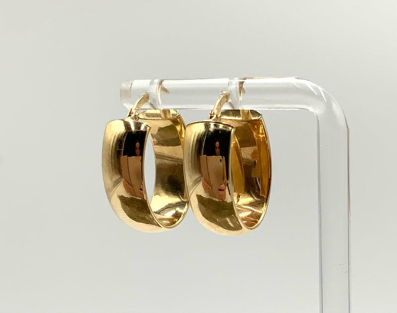 18kt Gold Oval Hoop Earrings