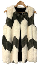 CAPOTE White Grey Faux Fur Chevron Pattern Vest
