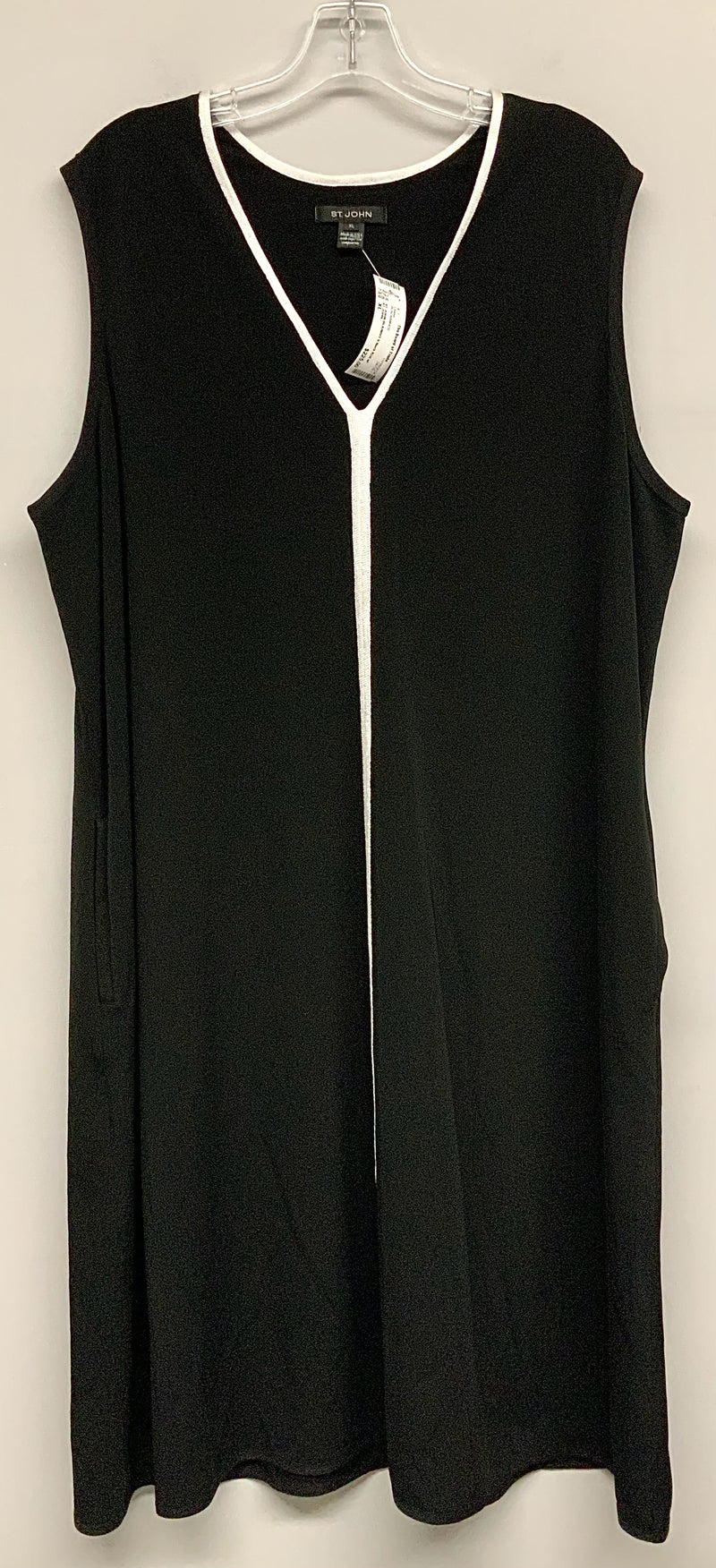 ST JOHN BLK/WHT V Neck Knit w/ Pockets Dress