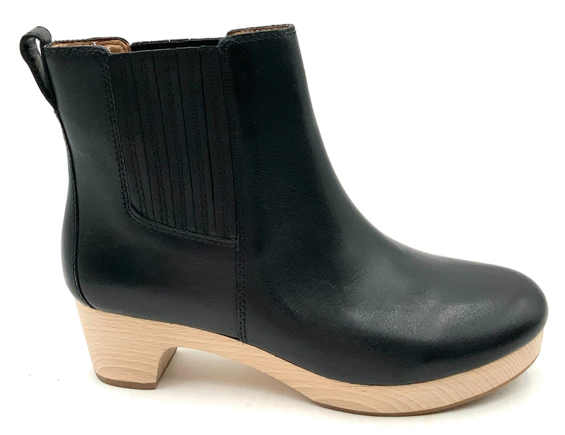 MADEWELL Black Leather Chelsea Clog Boots 6.5