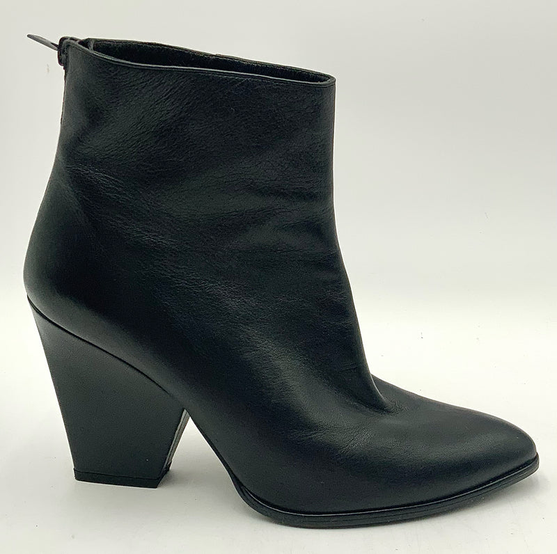 STUART WEITZMAN Black Leather Pointed Bedford Ankle Boots 9