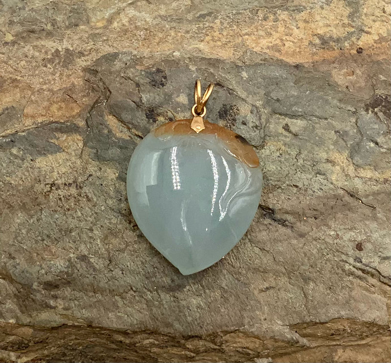 14kt Gold & Carved Jade Fruit Motif (Peach?) Pendant