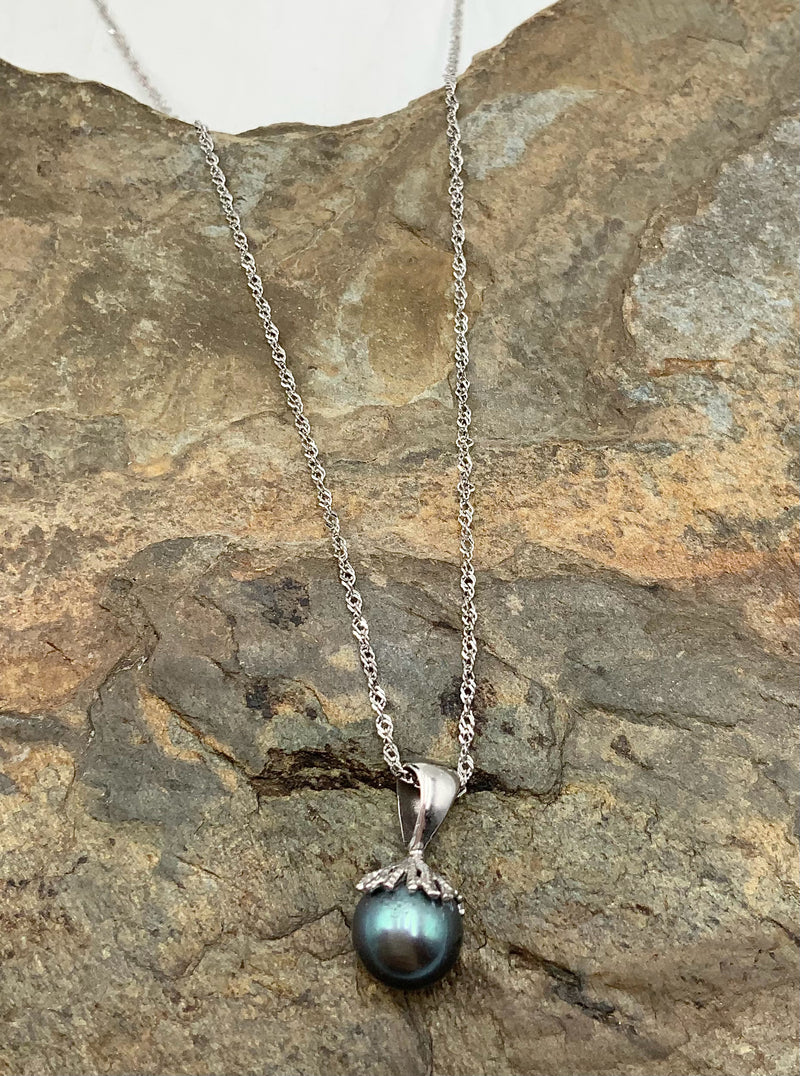 14kt White Gold & Grey Pearl Necklace