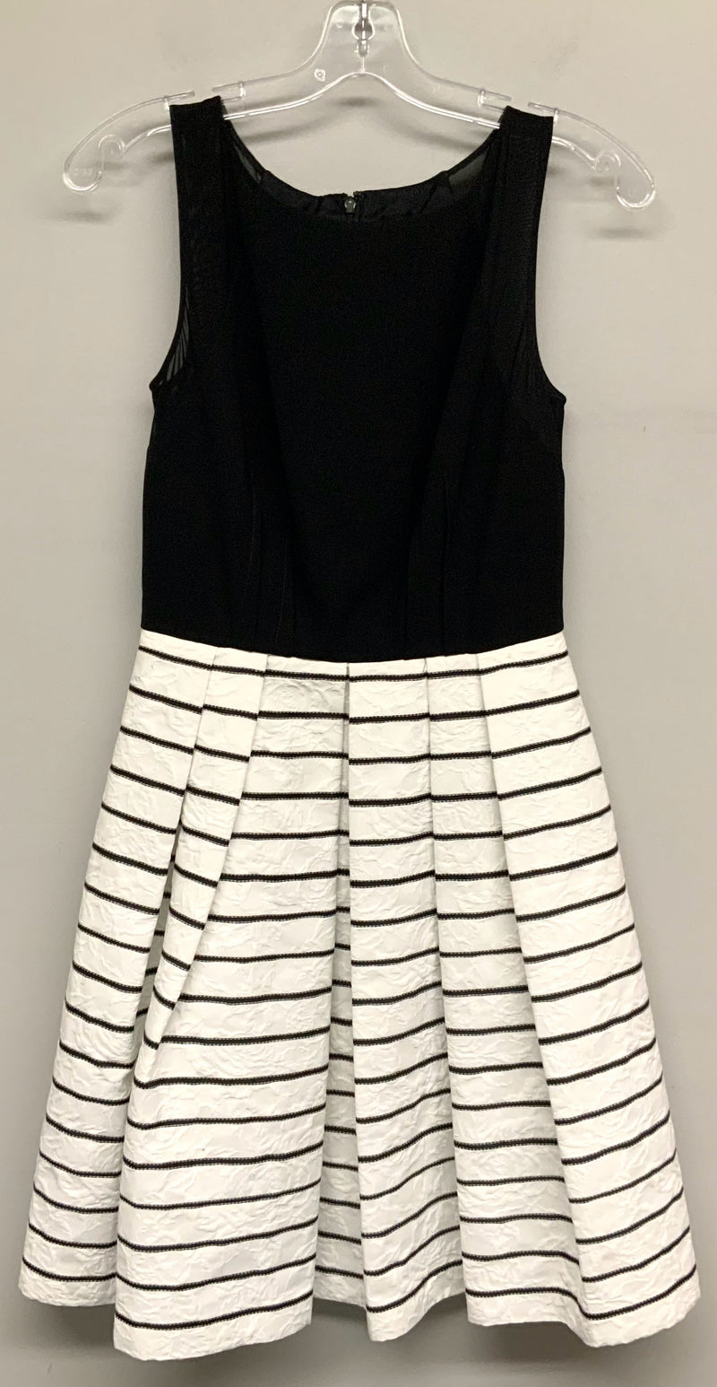 CARMEN MARC VALVO Black White Floral Pleated Bottom S/L Dress